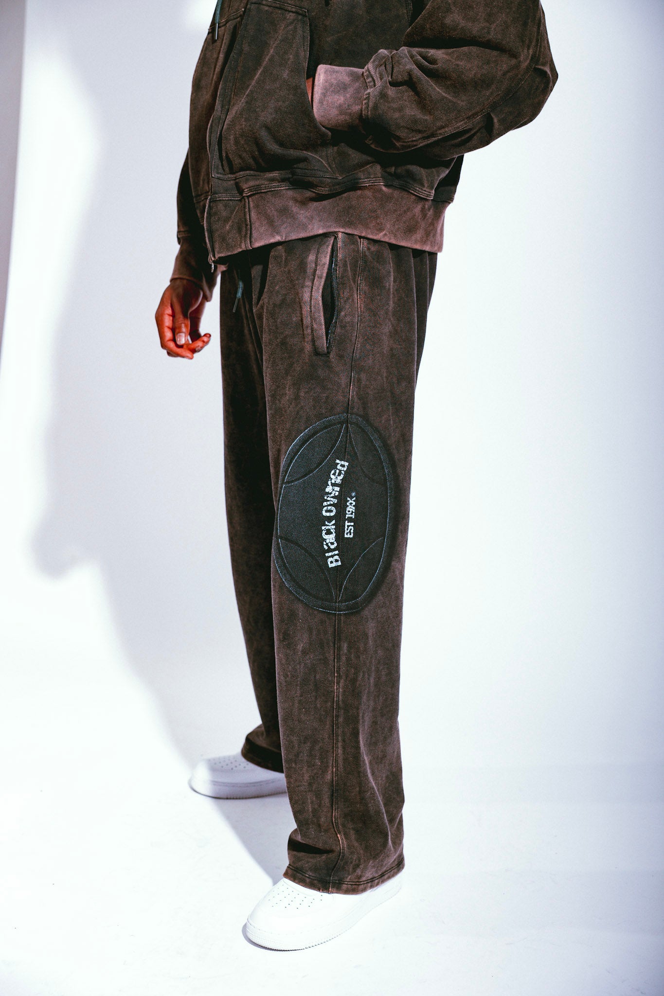 French Terry Badge Jogger (Chocolate, Red)