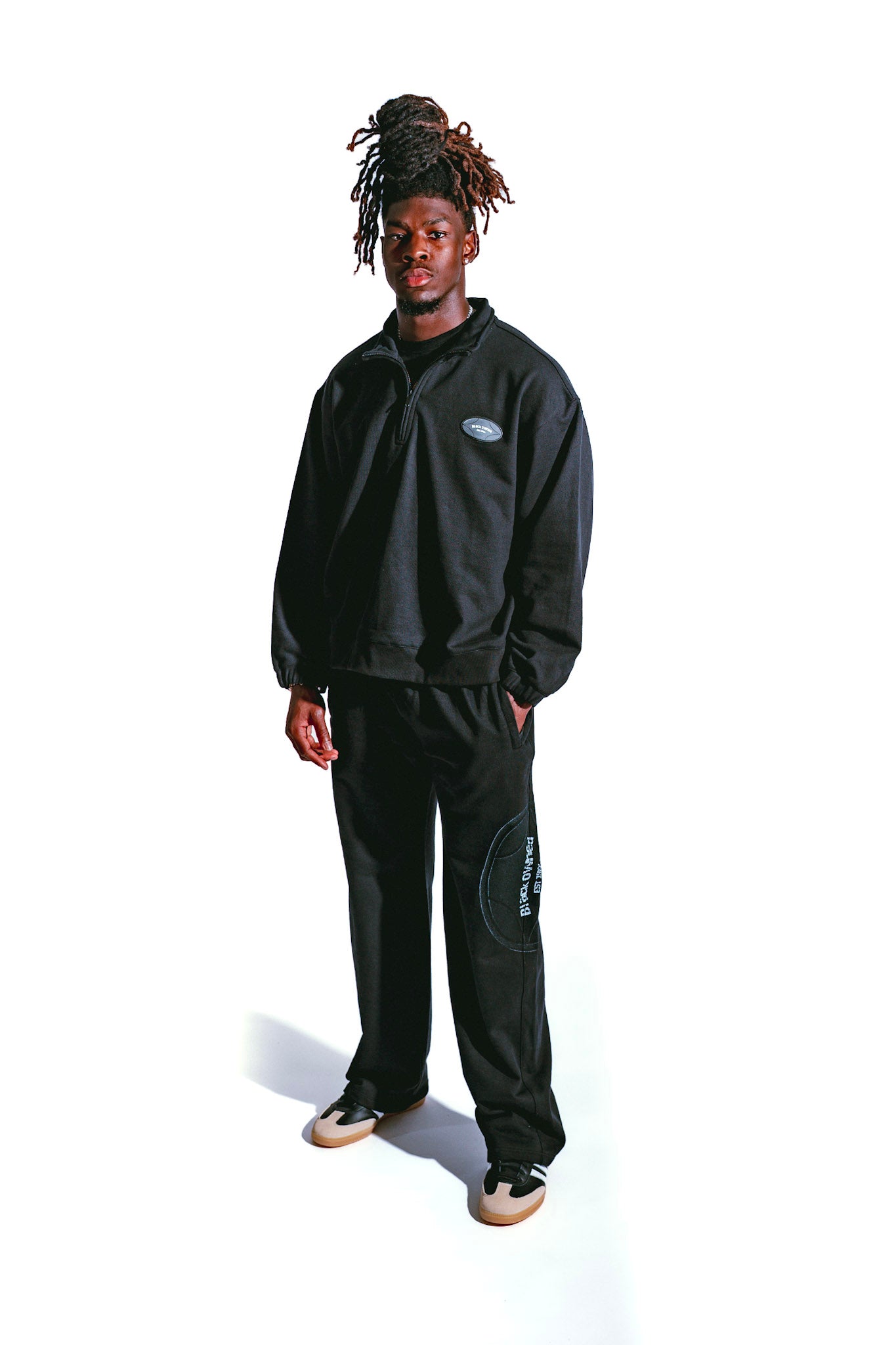 Badge Jogger (Black)
